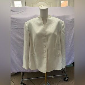 Chic White Women's Blazer